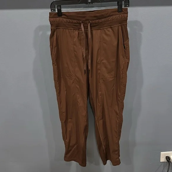 lululemon athletica Women's Dance Studio Mid-Rise Cropped Pants in Java - Size 6